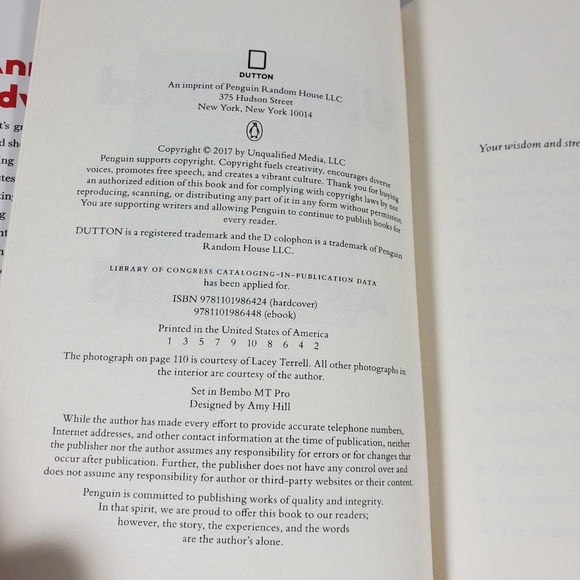 Signed Anna Faris Unqualified Autographed Book NEW - Picture 3 of 8